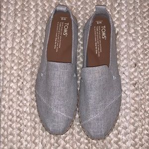 Never been worn Woven sole Toms